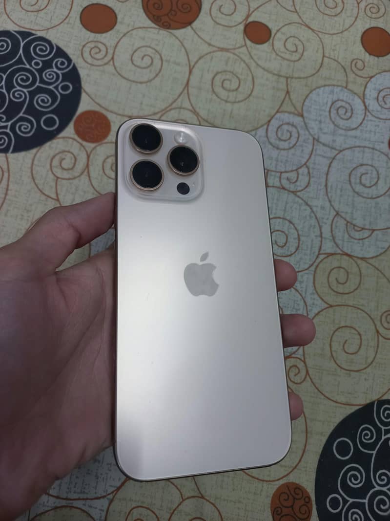 Apple iPhone 16 Pro Max 1