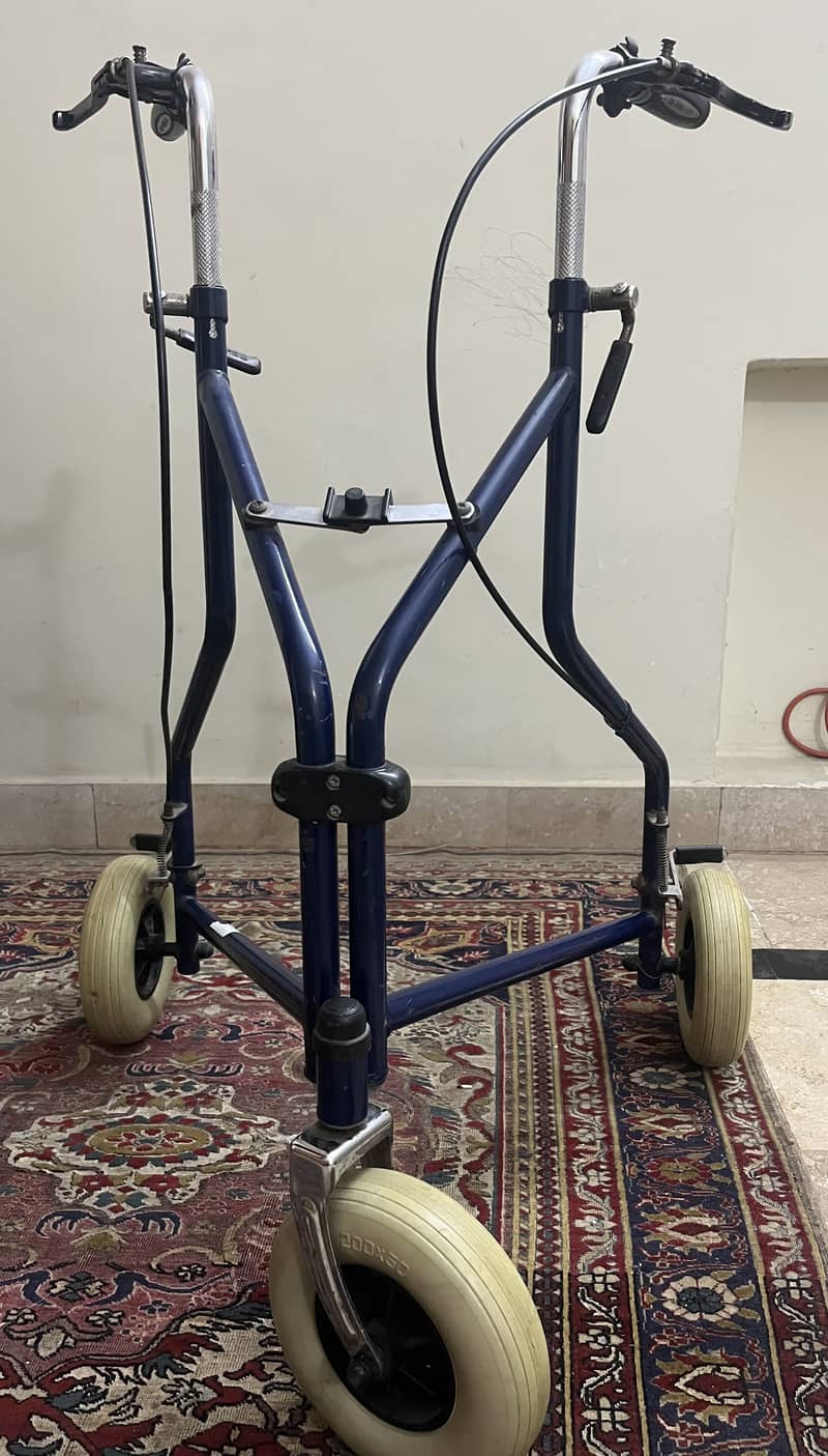 Mobility Walker for elderly persons 0