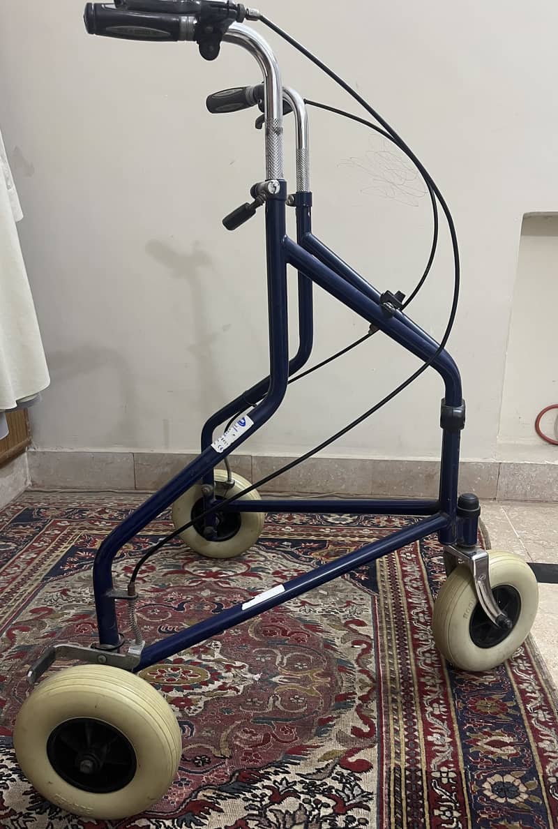 Mobility Walker for elderly persons 4