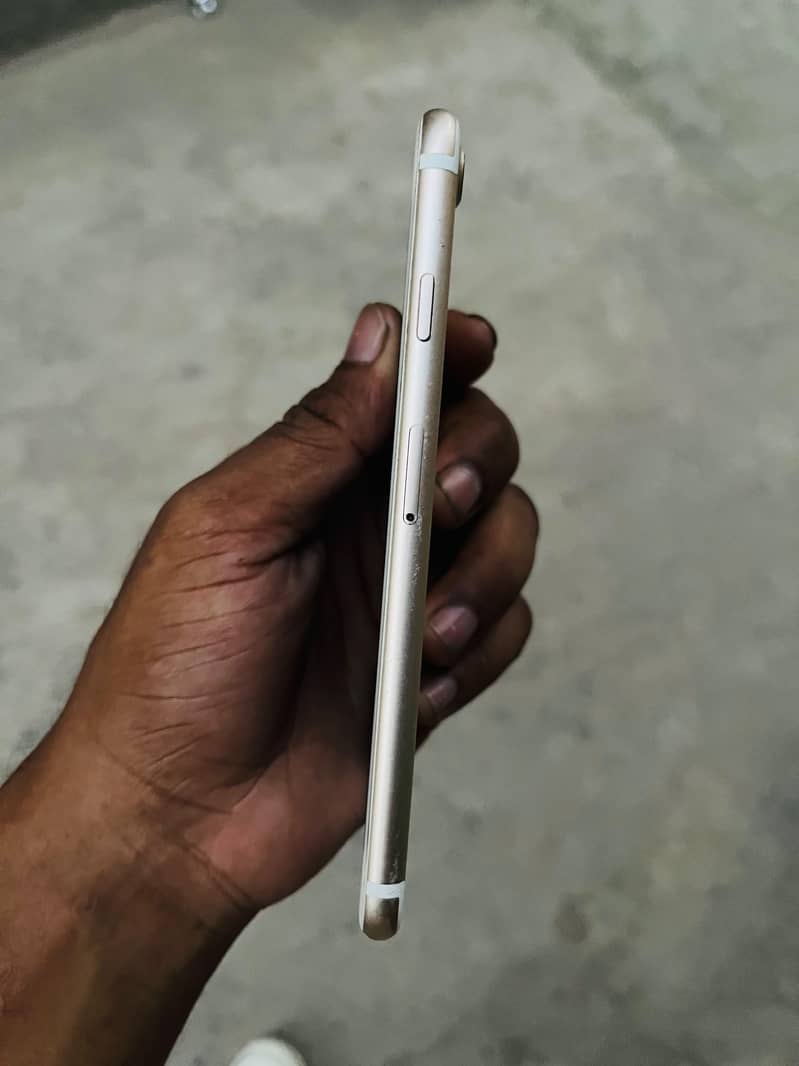 Apple iPhone 7 1