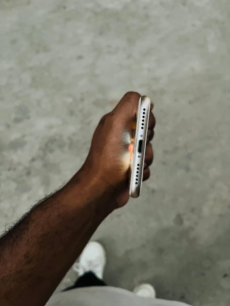 Apple iPhone 7 2