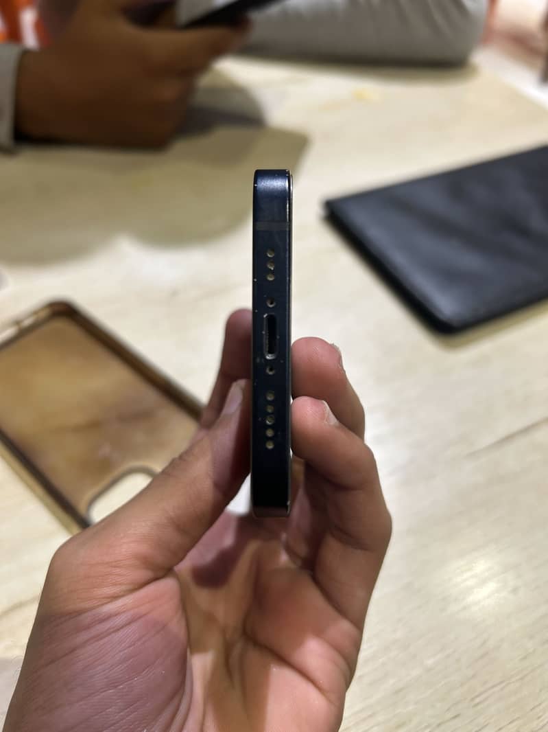 Apple iPhone 12 3