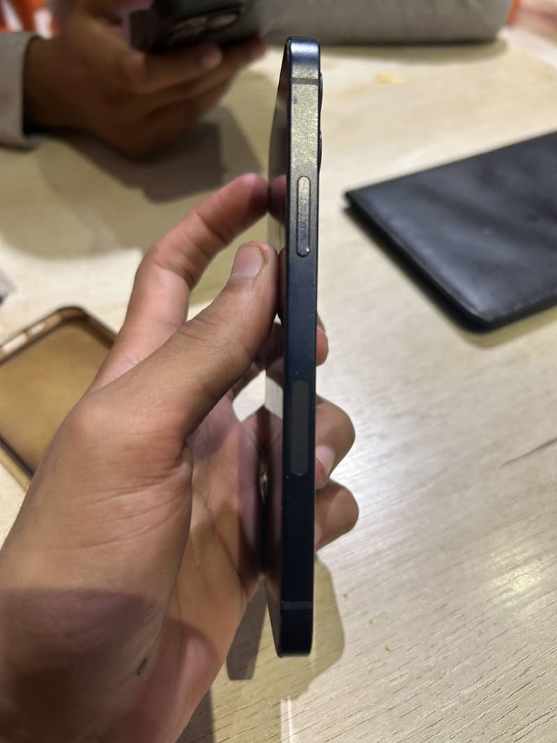 Apple iPhone 12 6