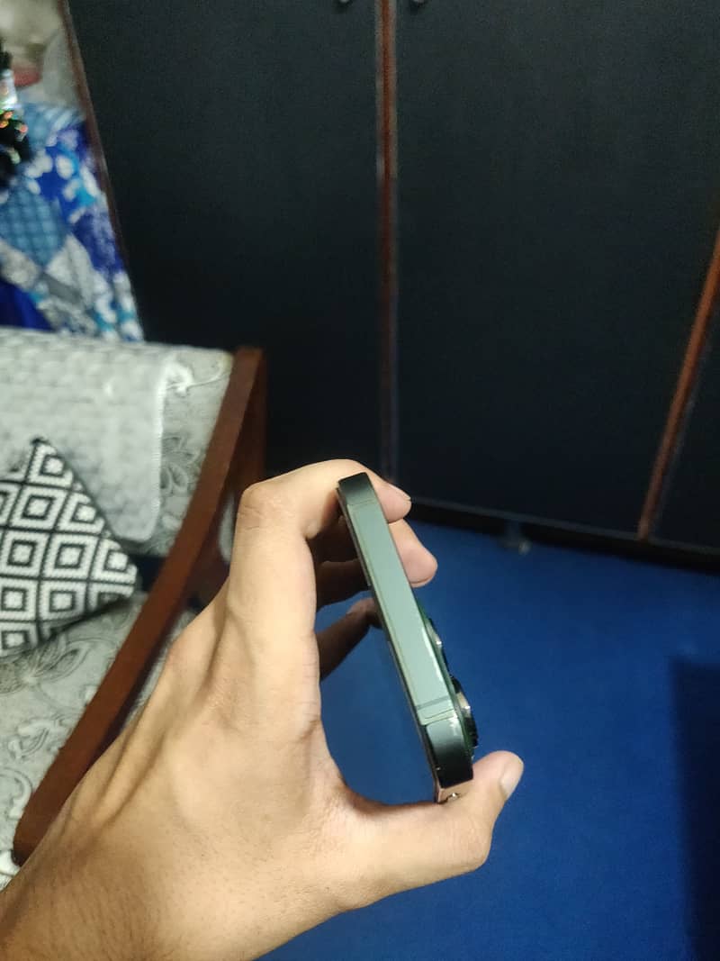 Apple iPhone 13 Pro 4