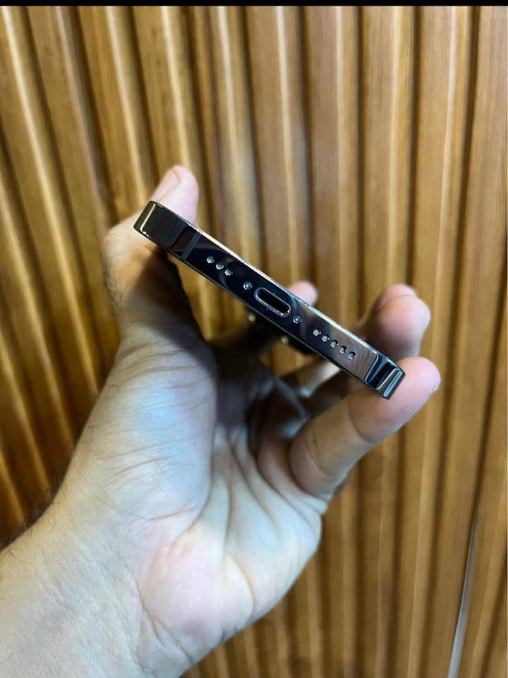 Apple iPhone 13 Pro 4