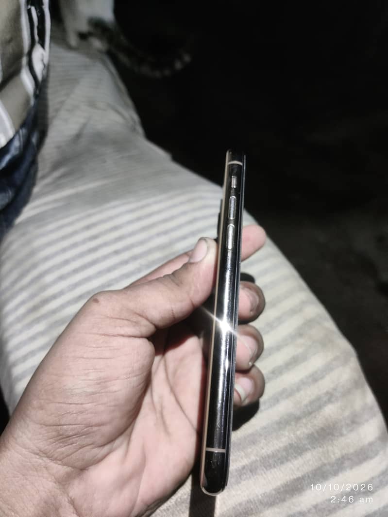 Apple iPhone 11 Pro 1