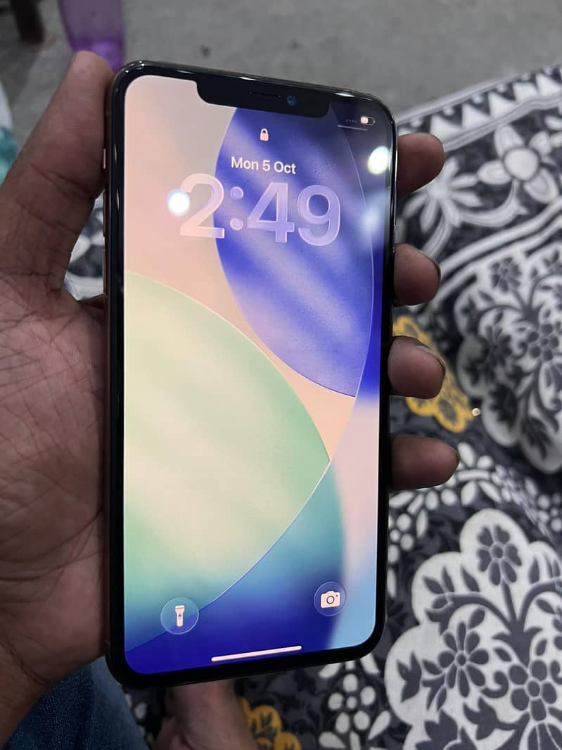 Apple iPhone 11 Pro Max 4