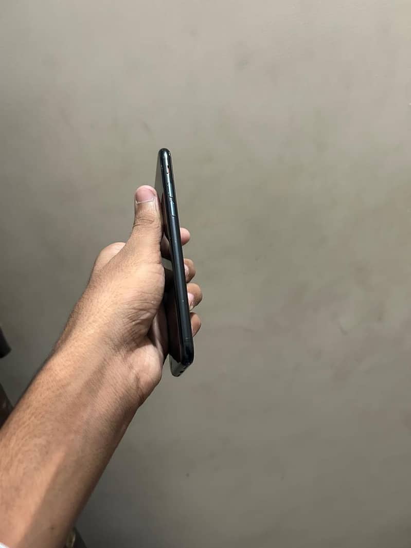 Apple iPhone SE 3rd generation 4