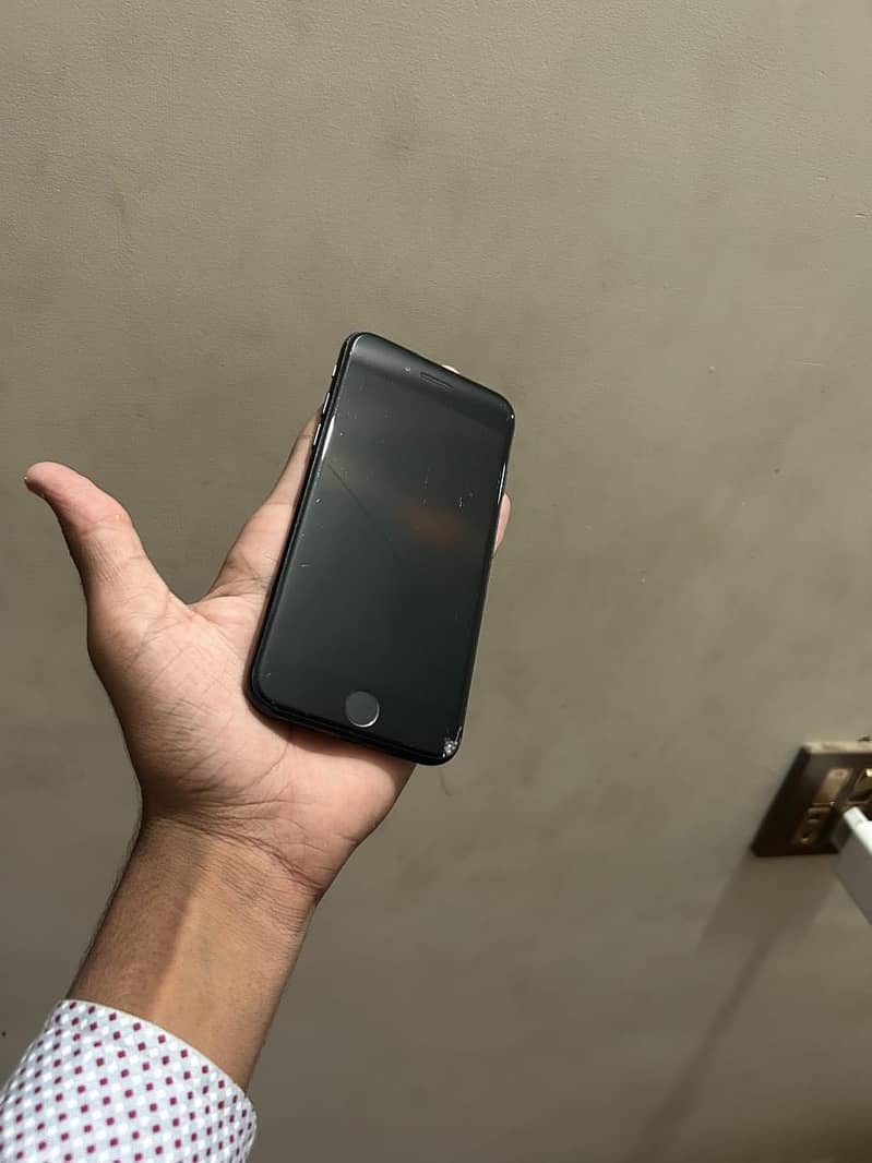Apple iPhone SE 3rd generation 5