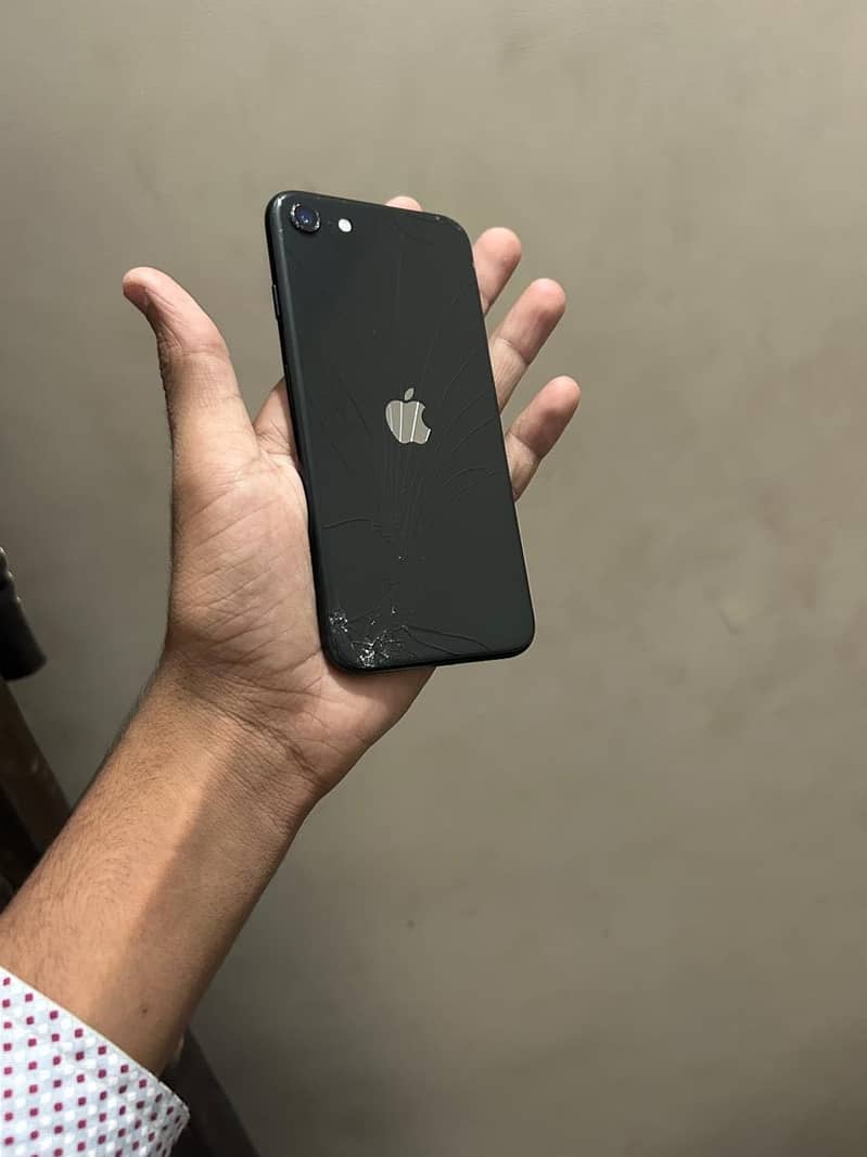 Apple iPhone SE 3rd generation 6