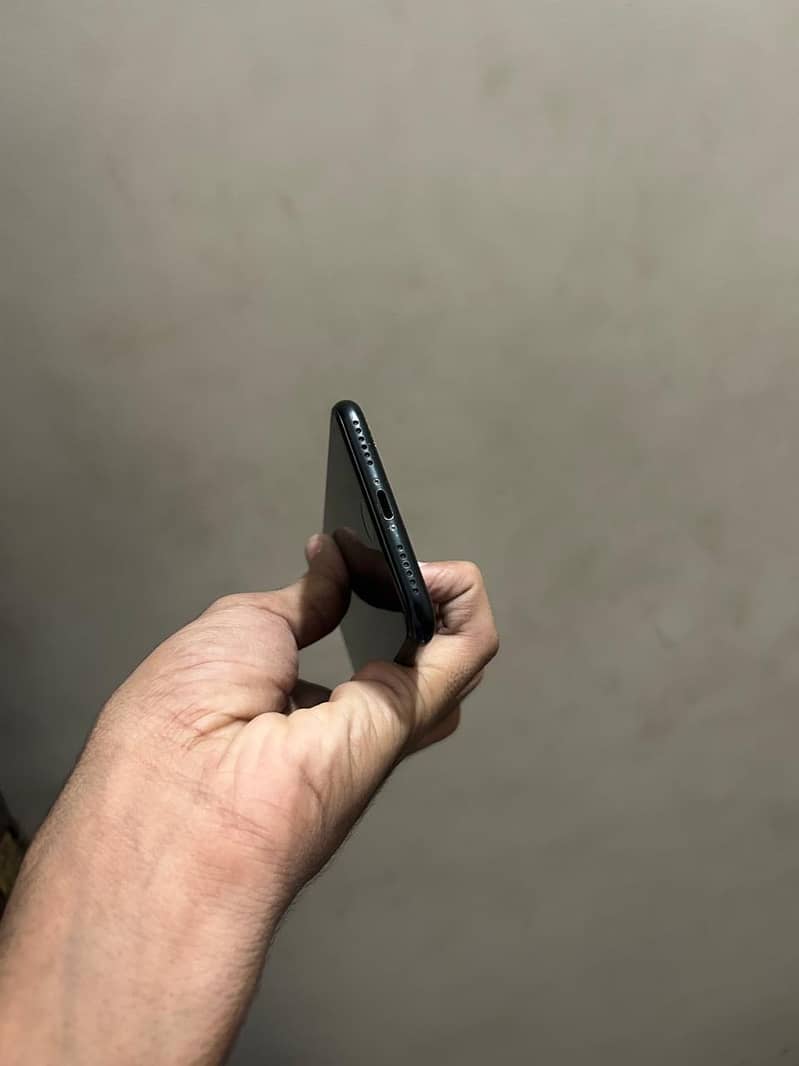 Apple iPhone SE 3rd generation 7
