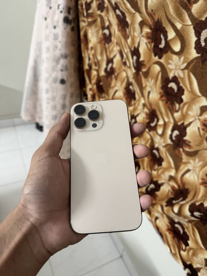 Apple iPhone 16 Pro Max 0