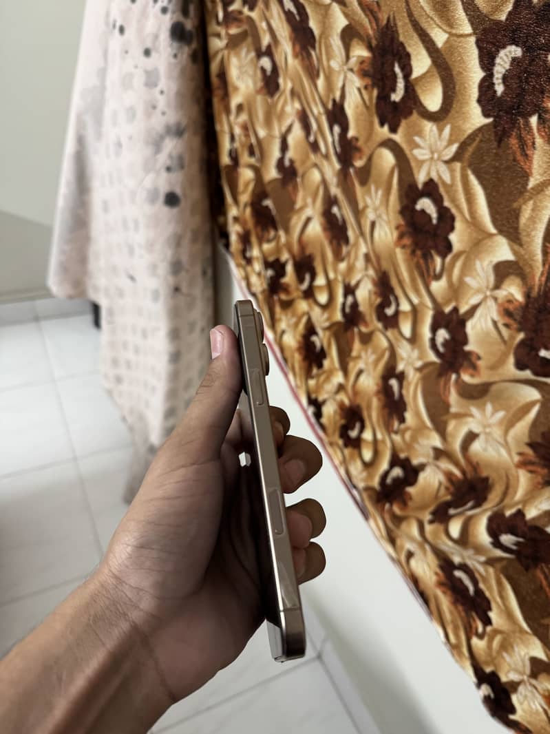 Apple iPhone 16 Pro Max 1