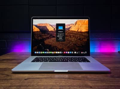 Macbook Pro 2018 15.4 inch with Retina Display Core i7 + 16GB RAM DDR3