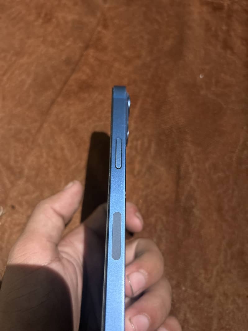 Apple iPhone 13 2