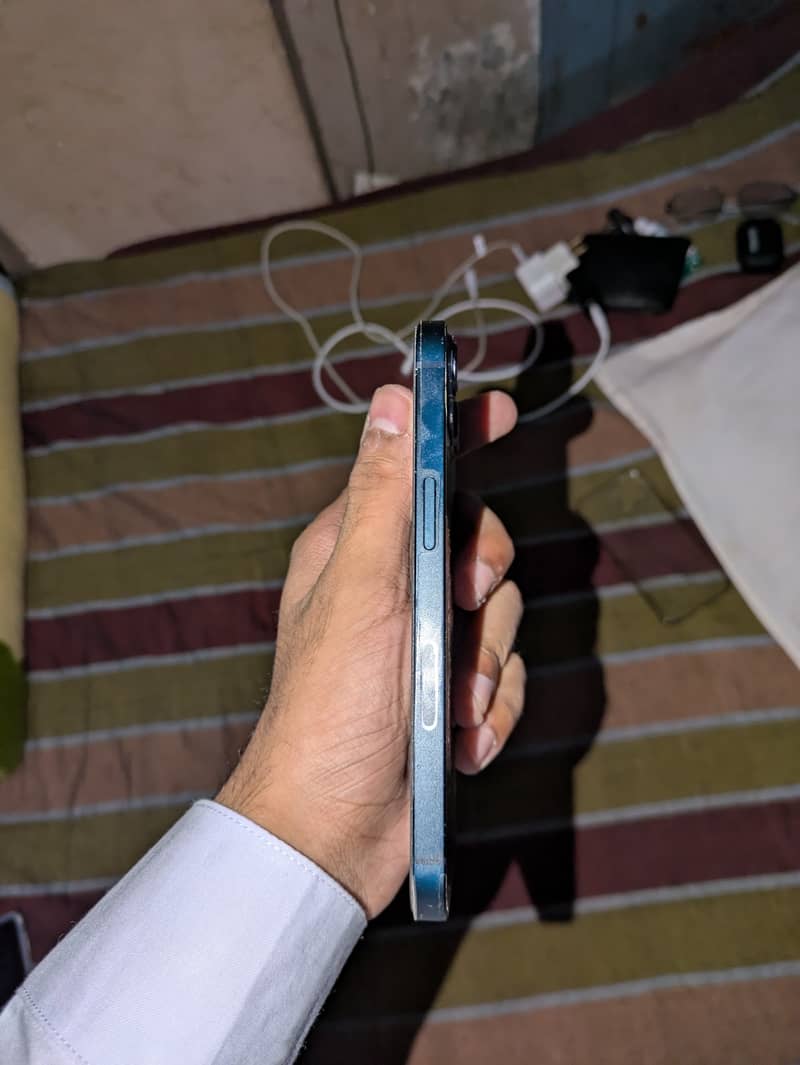 Apple iPhone 13 0