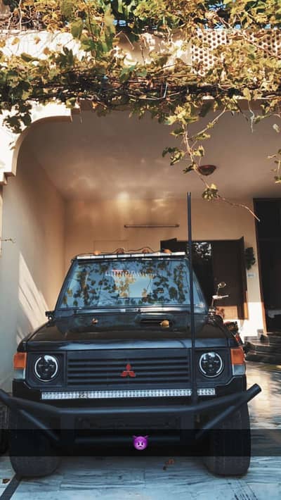 Mitsubishi Pajero 1986 v6 powered