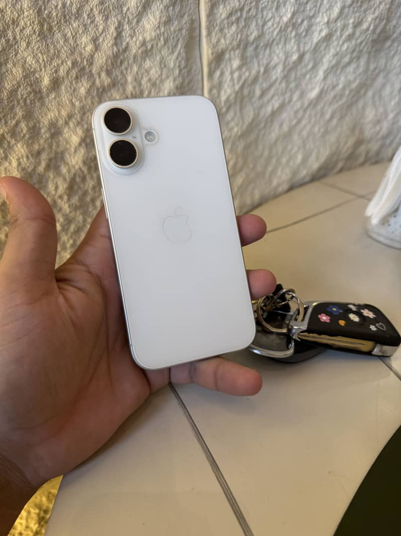 Apple iPhone 16 2