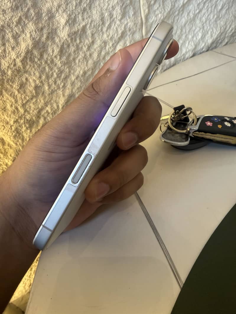 Apple iPhone 16 4