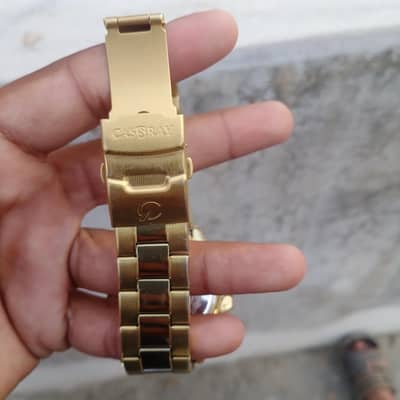 watch boht ache hy gold color hy water proof