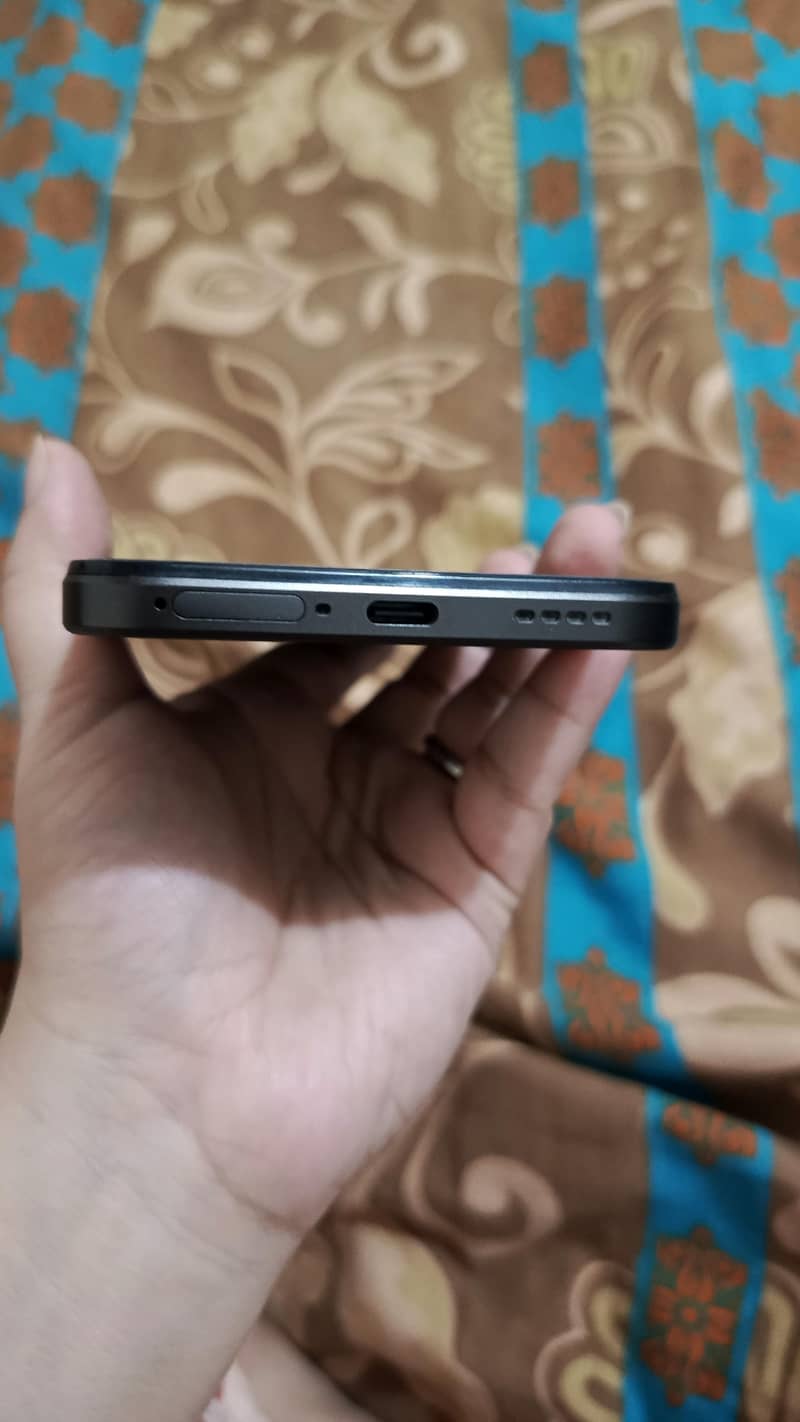 Realme C85 1