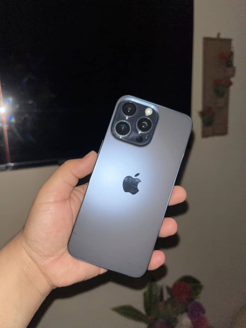 Apple iPhone 15 Pro Max 1