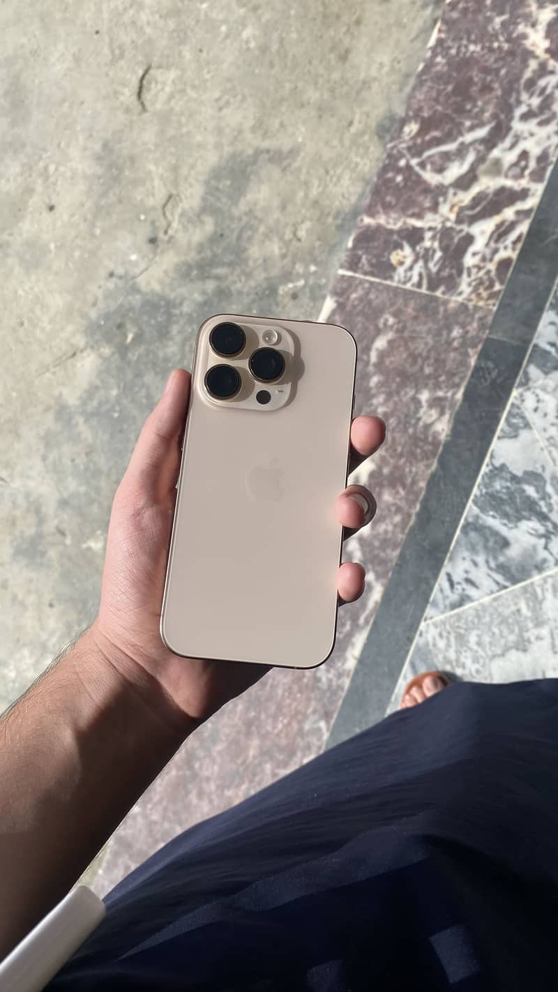 Apple iPhone 16 Pro 0