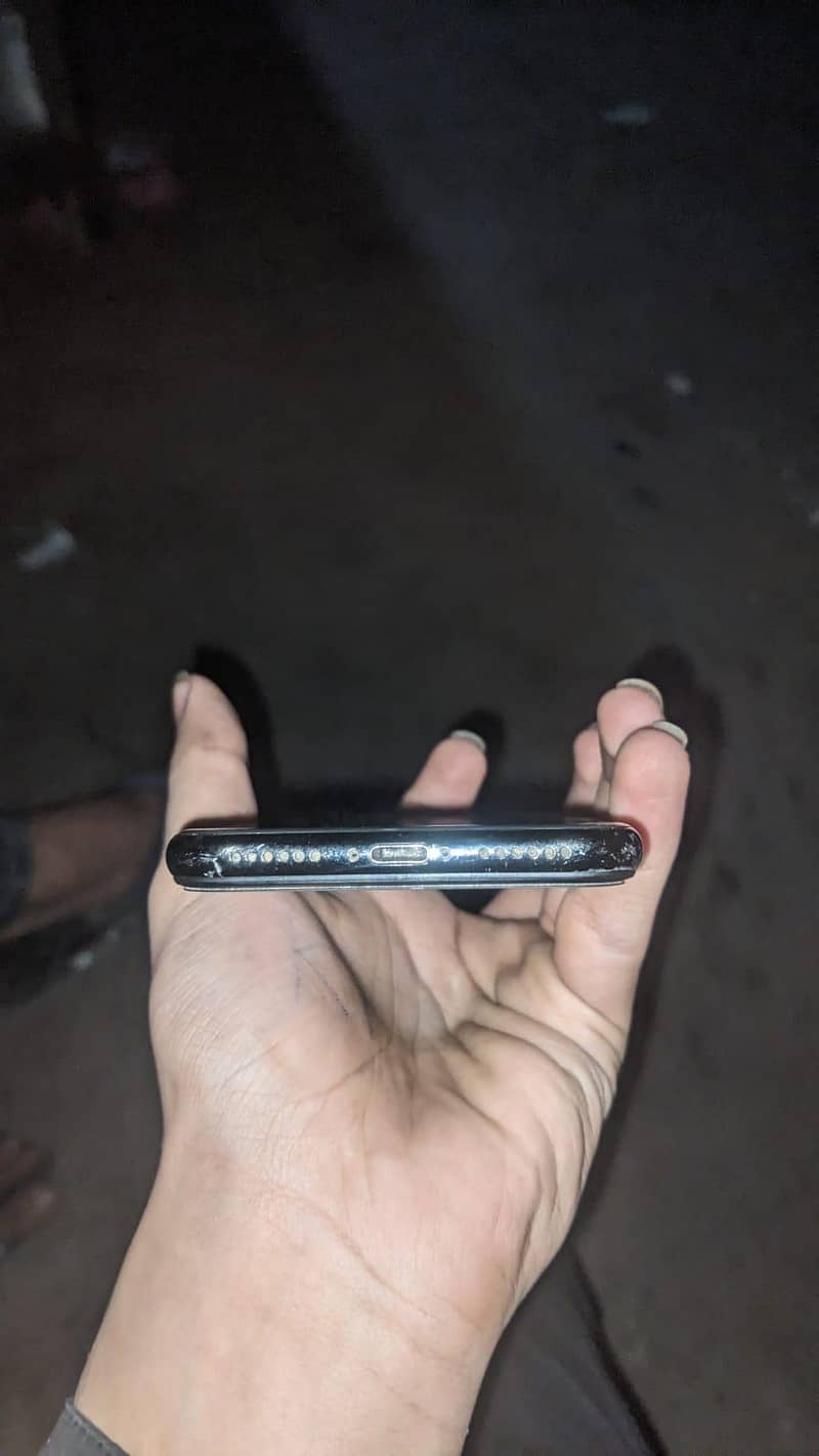 Apple iPhone X 4