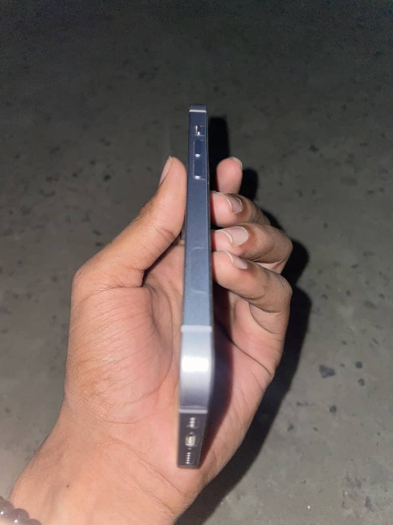Apple iPhone 14 4