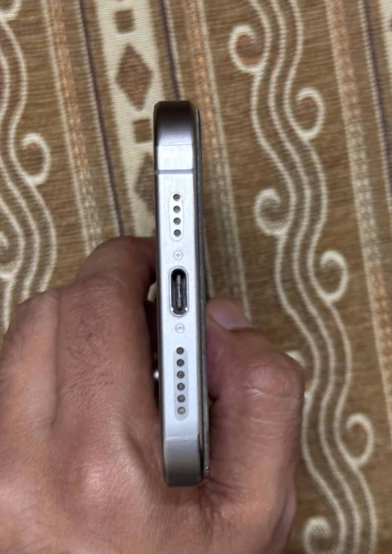 Apple iPhone 15 Pro Max with Box 4