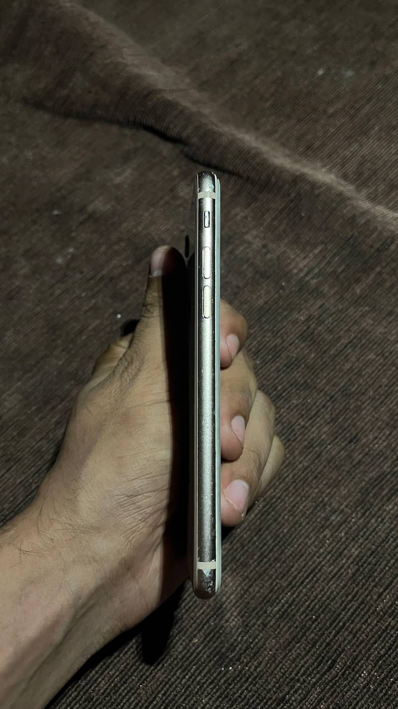 Apple iPhone 8 3