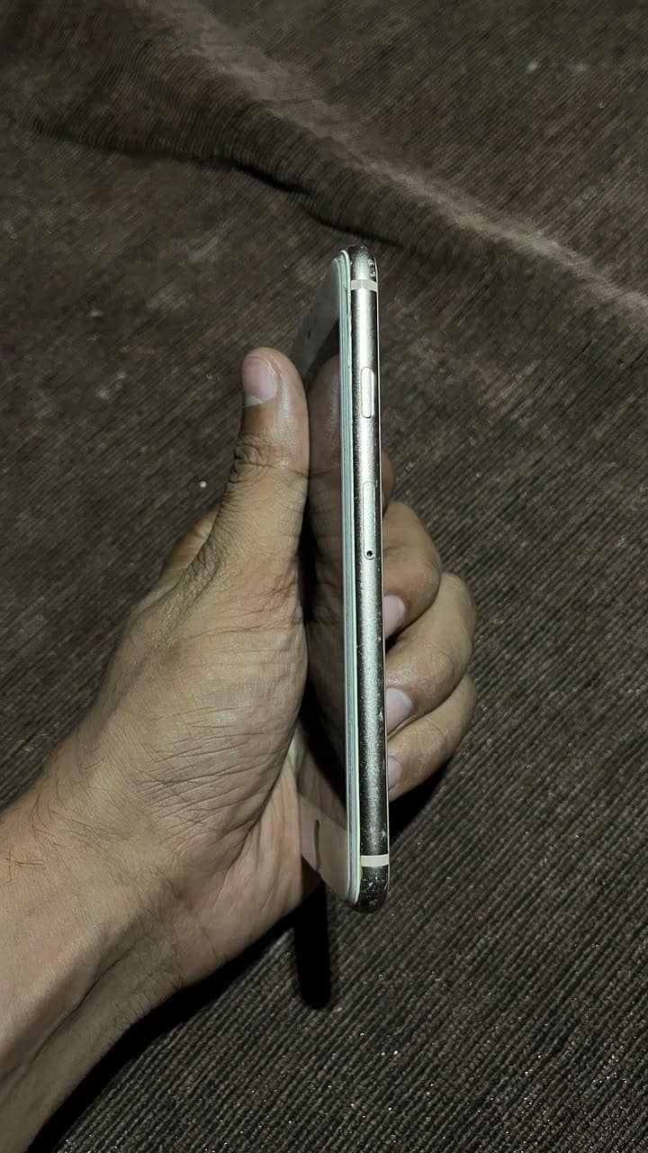Apple iPhone 8 4