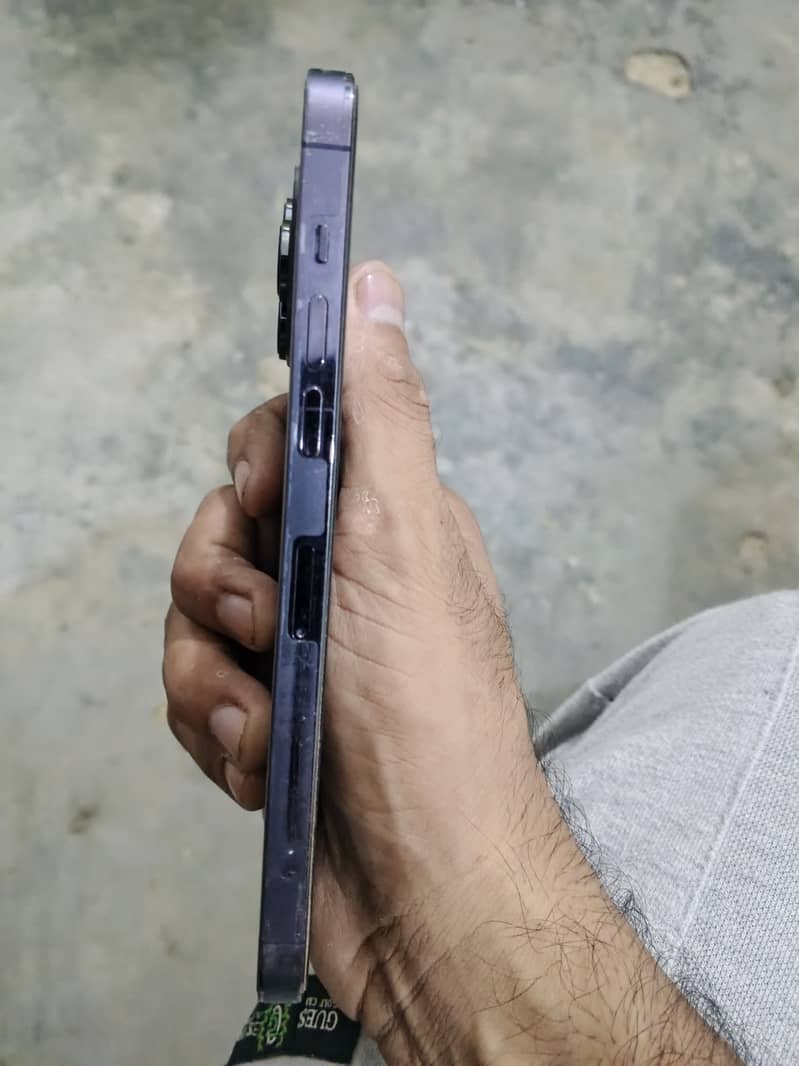 Apple iPhone 14 Pro Max 1