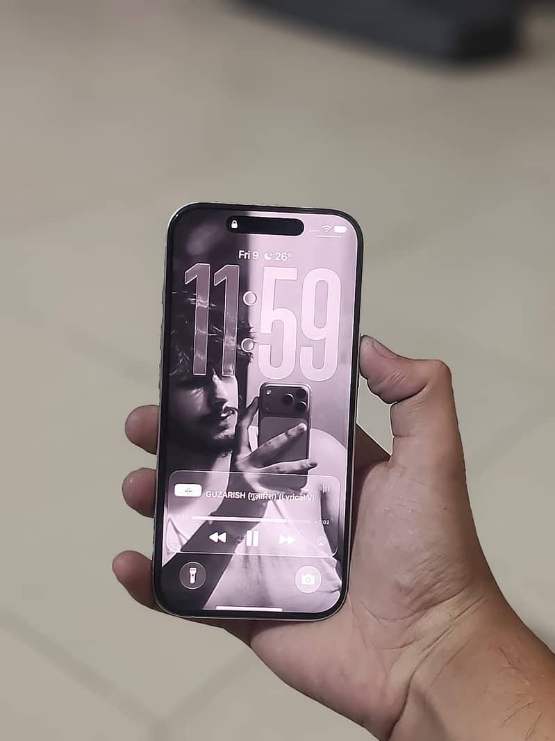 Apple iPhone 16 Pro 3