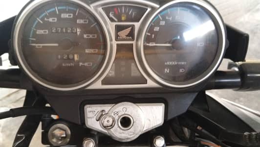 Honda CB150F sliver 2023
