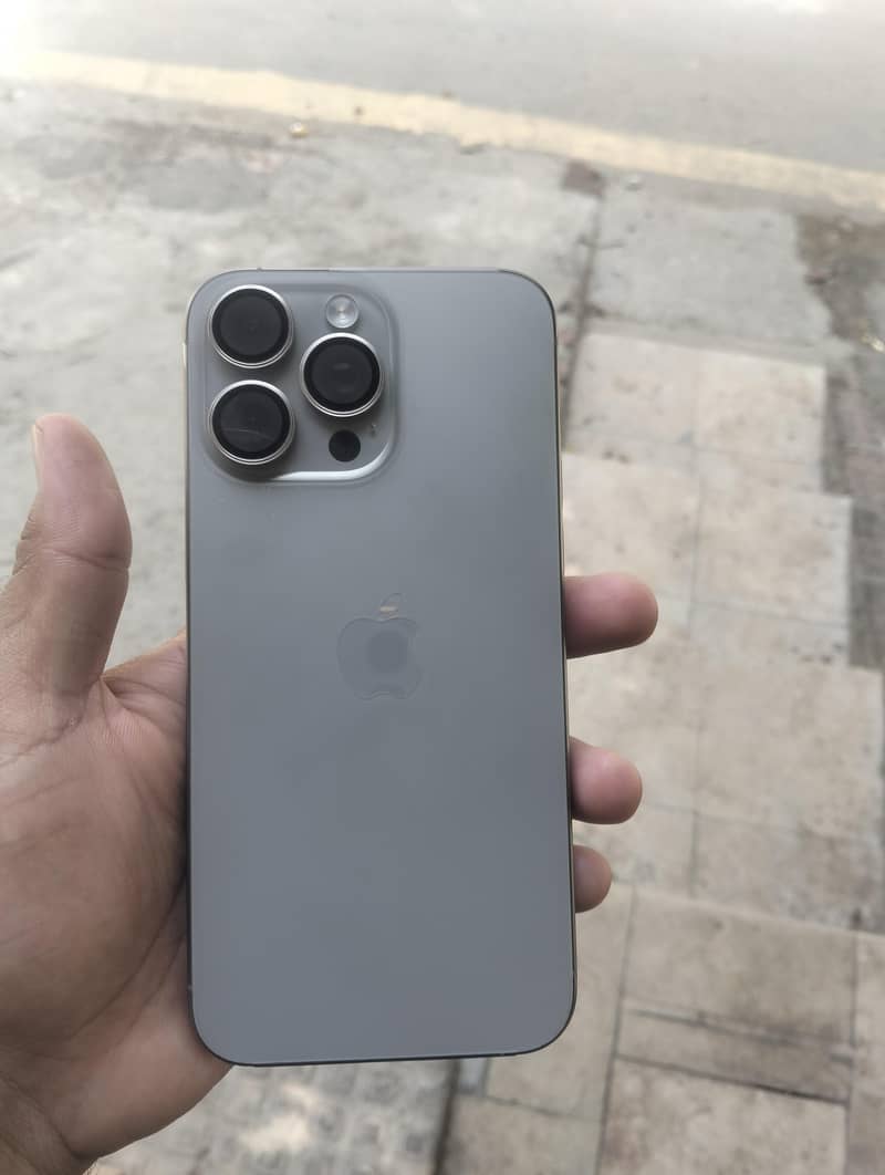Apple iPhone 15 Pro Max 0
