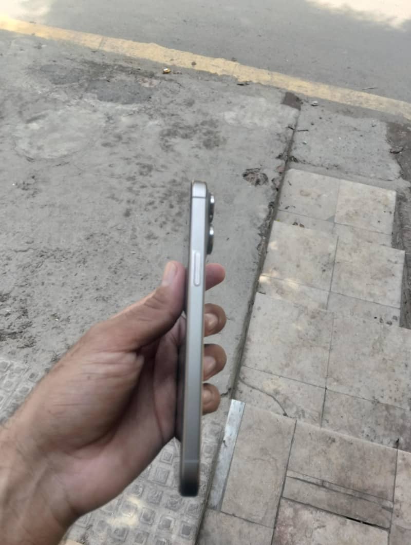 Apple iPhone 15 Pro Max 1
