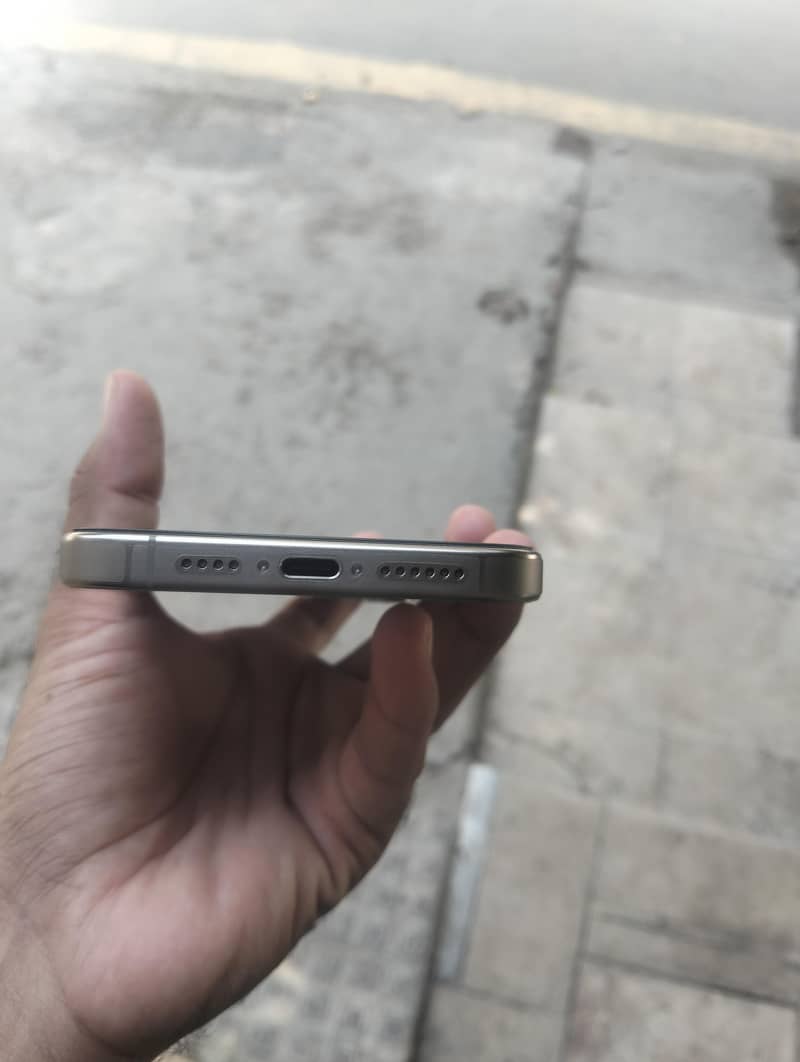 Apple iPhone 15 Pro Max 2