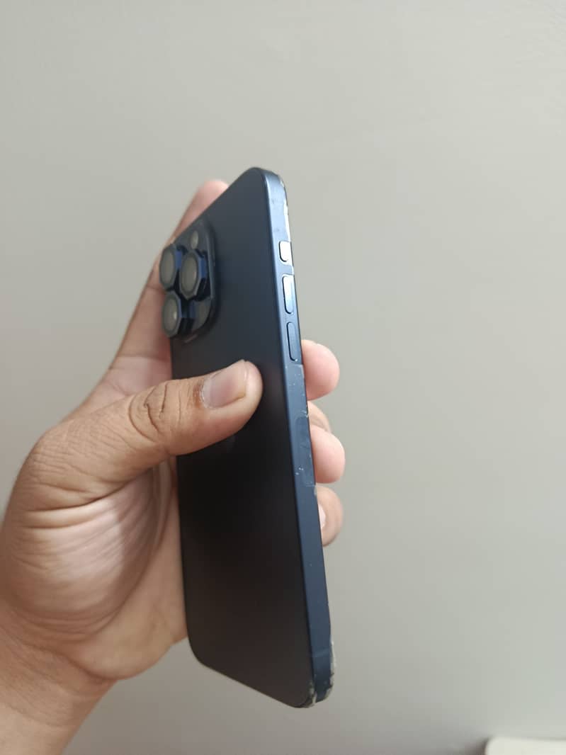 Apple iPhone 15 Pro Max 1