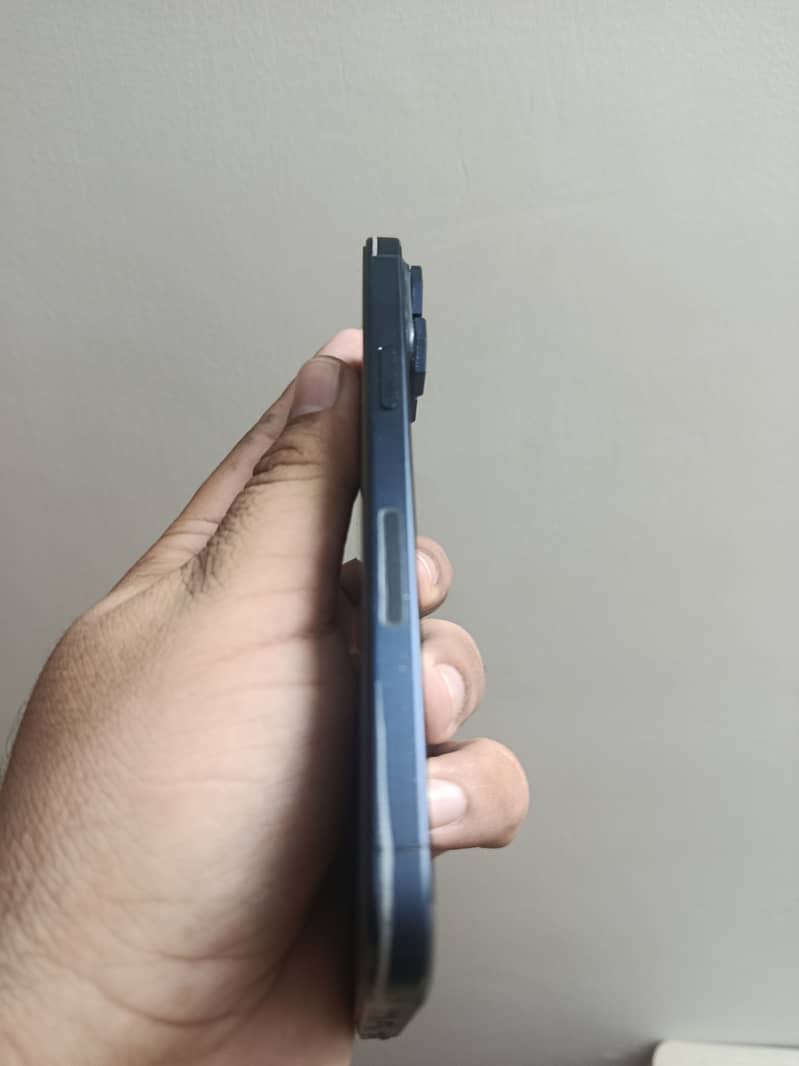 Apple iPhone 15 Pro Max 3