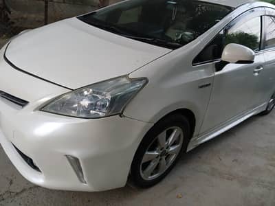 Toyota Prius Alpha 2014