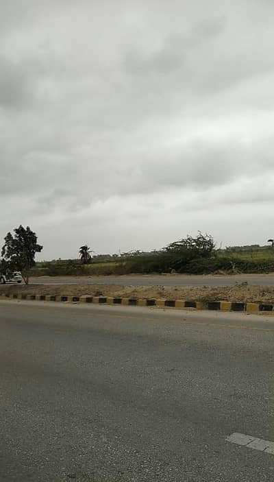 400 Acres Prime Agricultural Land with 1Km Highway Front on Dual Carriage Karachi-Thatta National Highway
