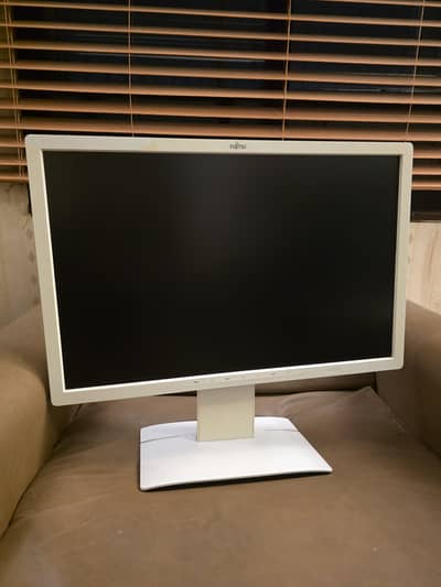 Model Fujitsu 24" LED Whiite Model B24W-7
