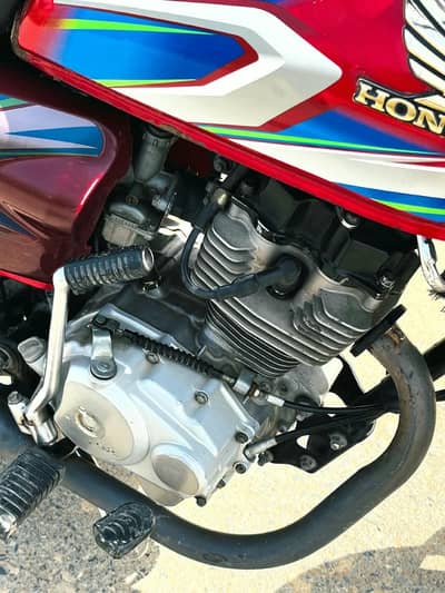 Honda 125 red. color documents all clear Whatsapp number 03241685702
