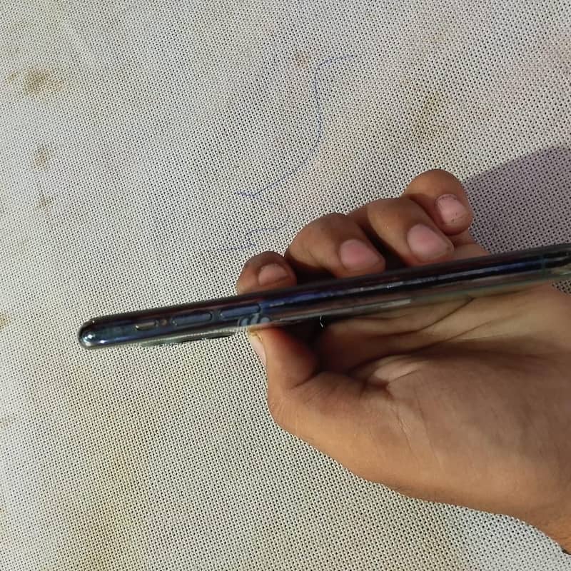 Apple iPhone 11 Pro 4