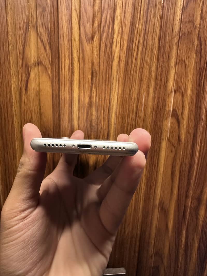 Apple iPhone 8 3