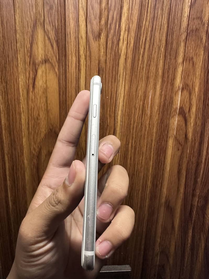 Apple iPhone 8 4