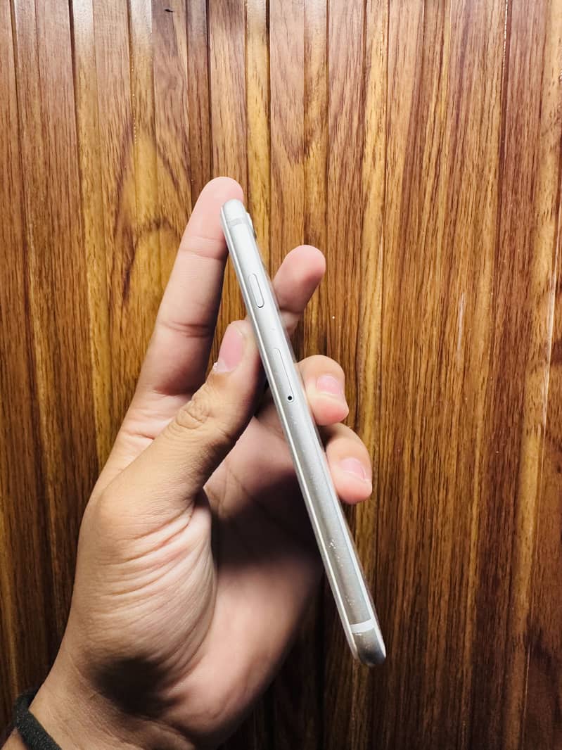 Apple iPhone 8 6