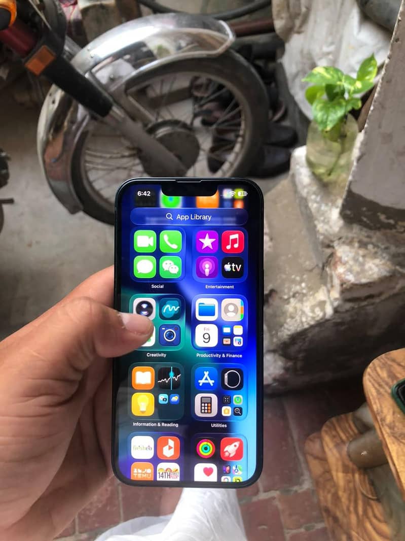 Apple iPhone 14 4
