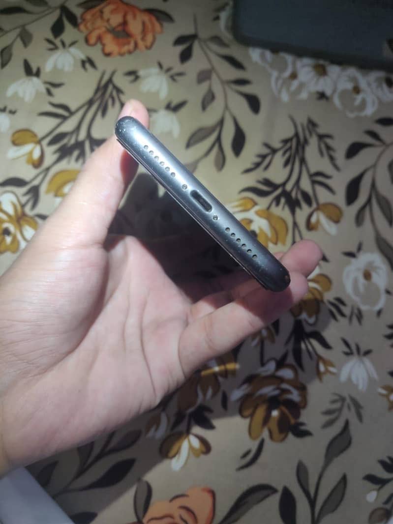 Apple iPhone 11 3